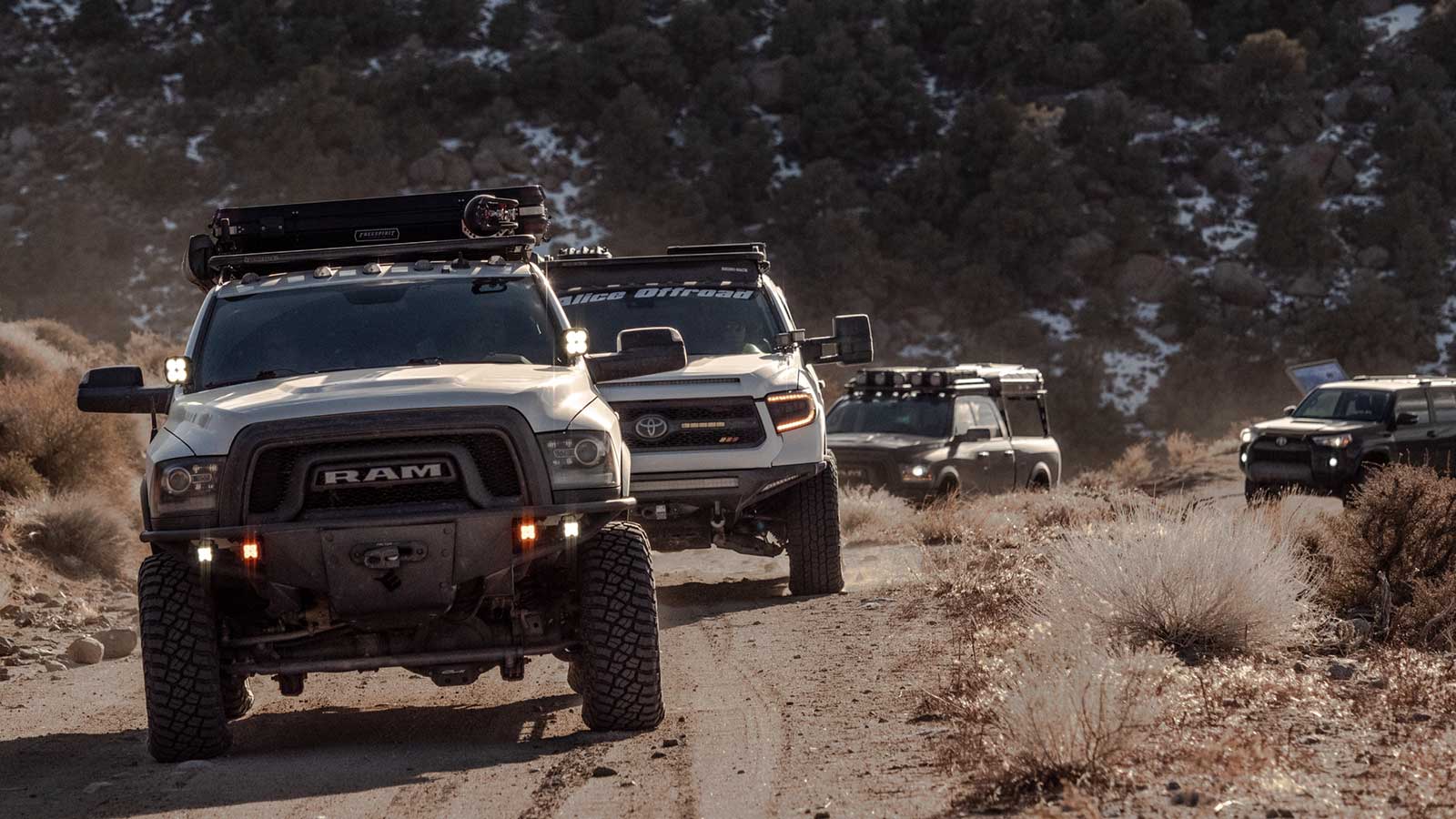 Overland-Zubehör: Die Ausrüstung, die Sie auf dem Trail hält