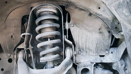 Fahren mit verschlissenen Stoßdämpfern oder Federbeinen: Sicherheitsrisiken und Fahrzeugschäden