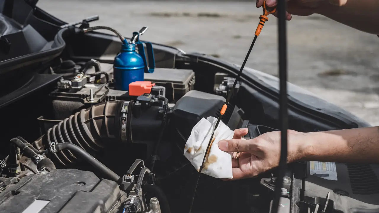 Die versteckten Botschaften in der Farbe Ihres Motoröls